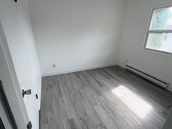 5th image of 12437 SW Hall Blvd APT 2