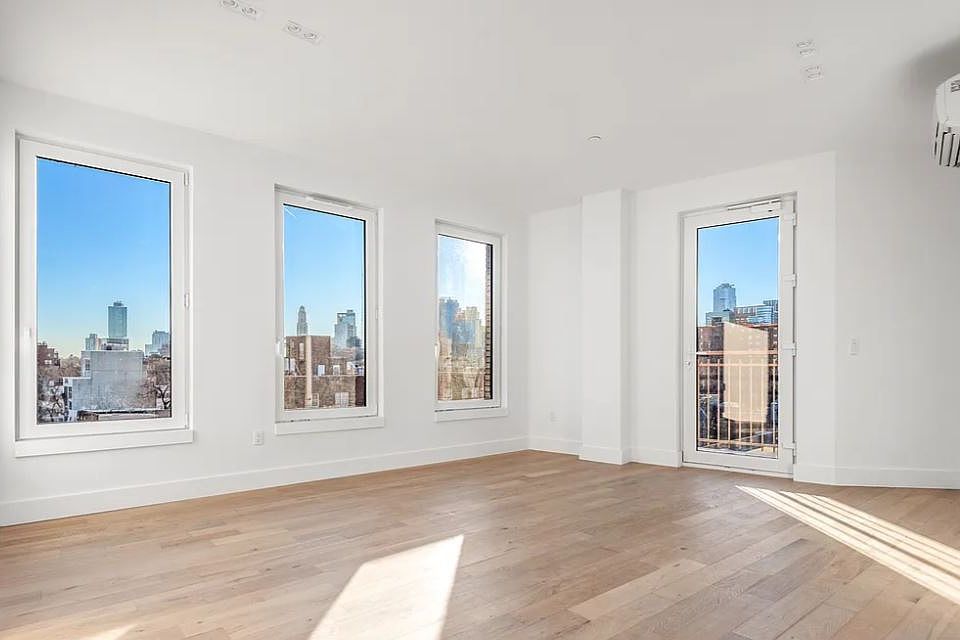 1st image of 58 Vanderbilt Ave #9L