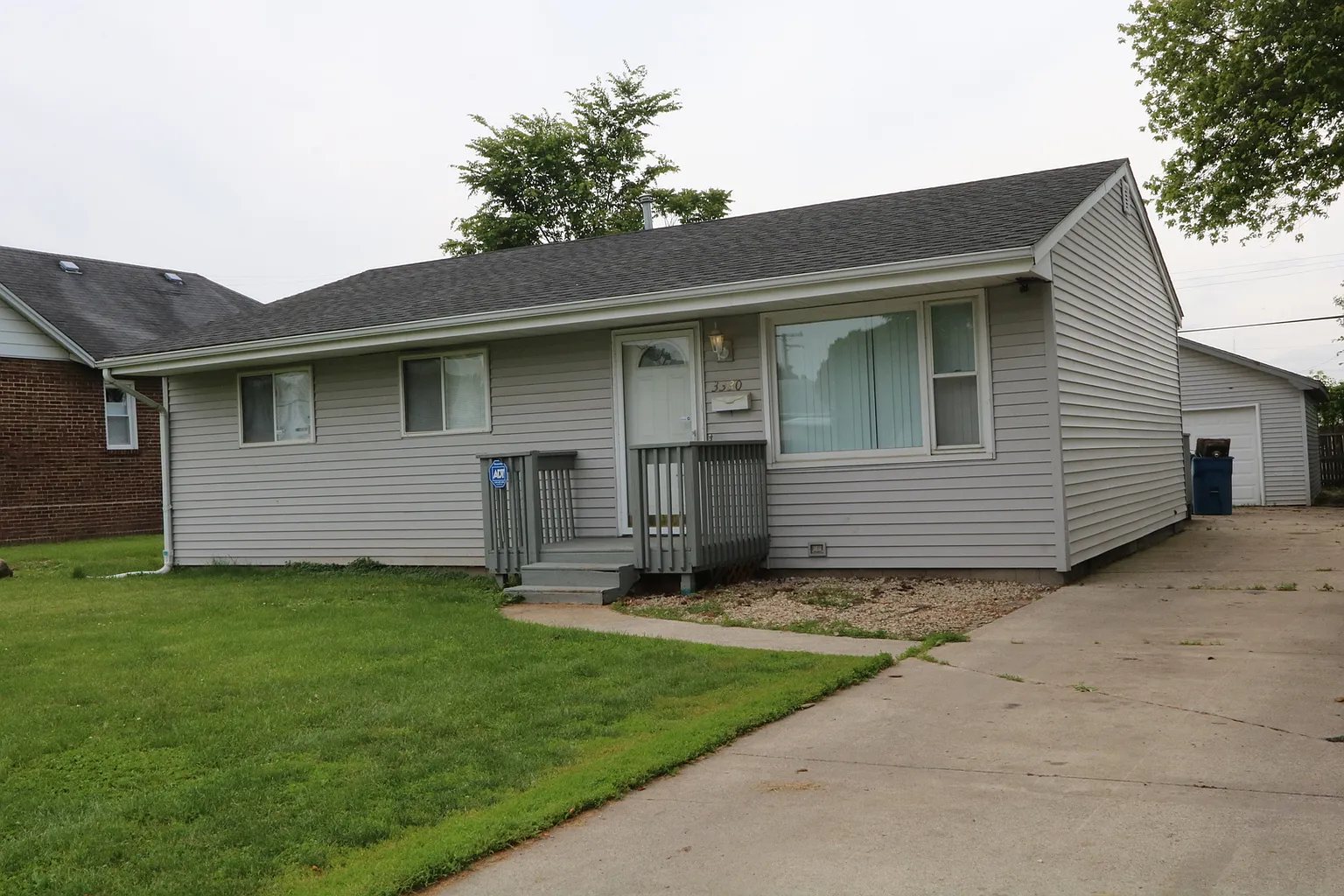 3330 Wallace Ave photo 1