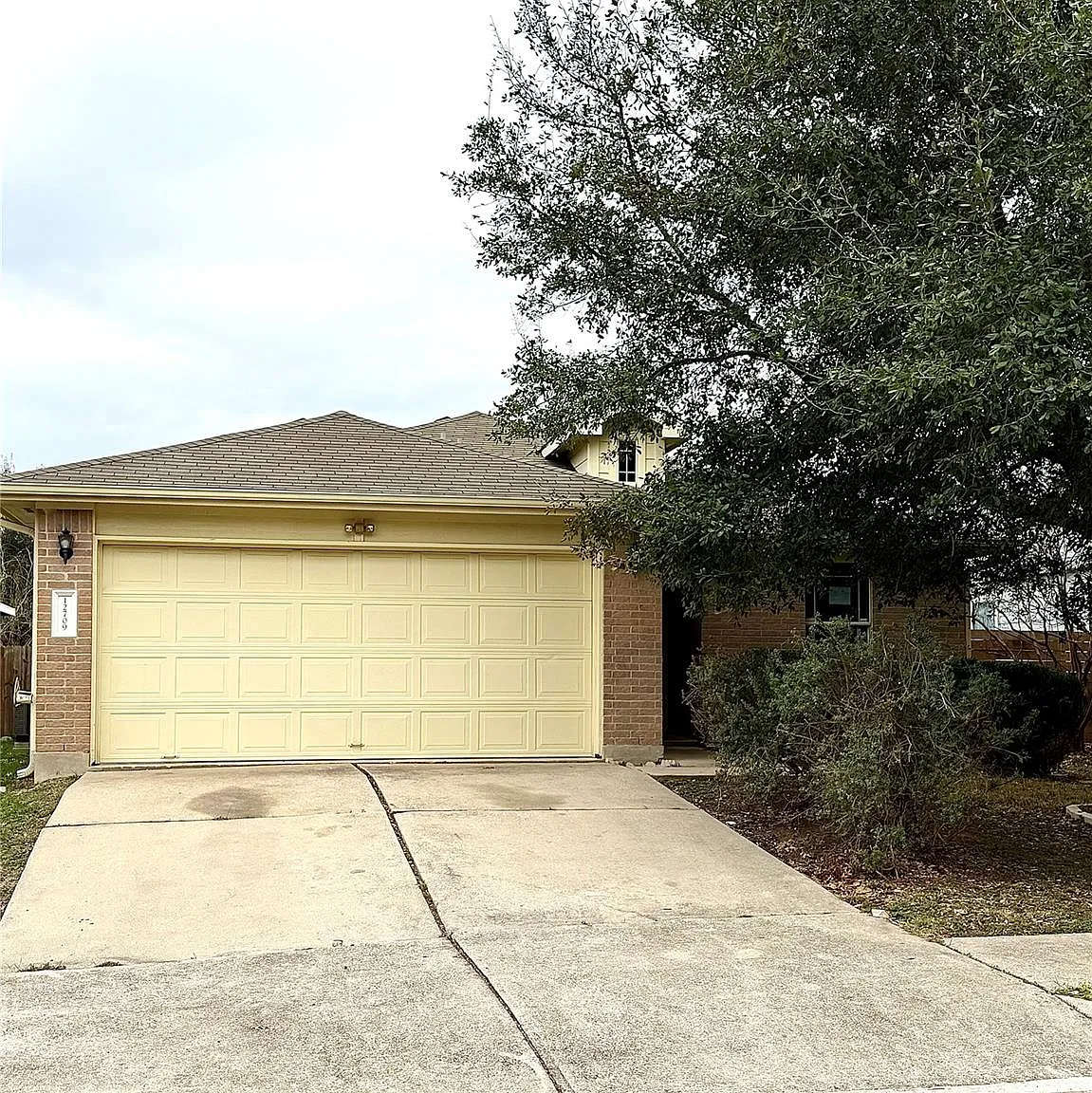 3 bed, 2.0 bath, 1194 sqft, $1,725 — Photo 1