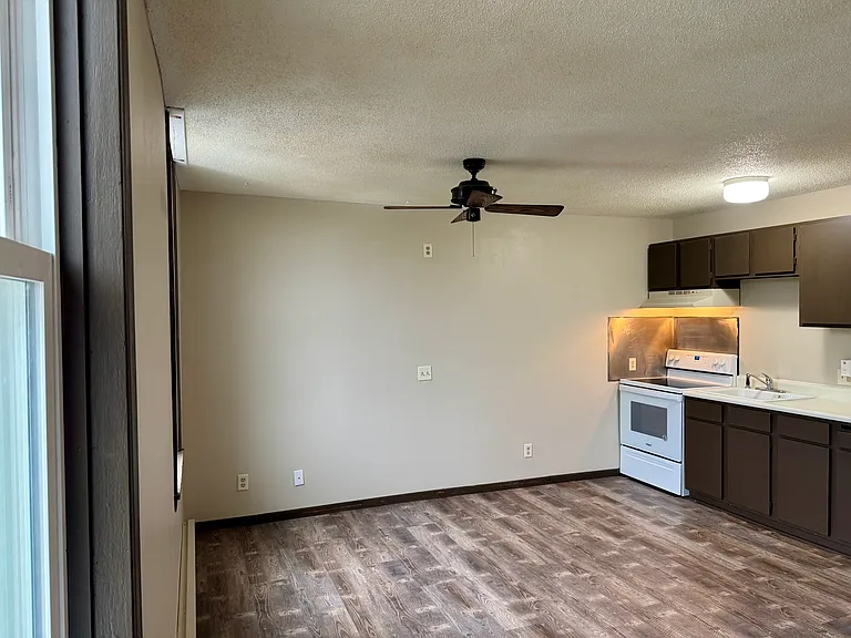331 Atlantic Ave W #3 — Photo 2