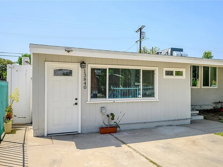 13840 Community St — Photo 22
