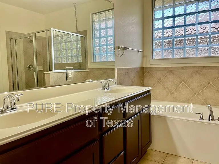 4718 Madrid Dr — Photo 11