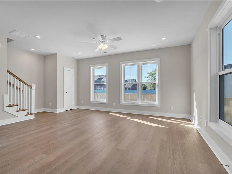 195 Romney St #1 — Photo 14