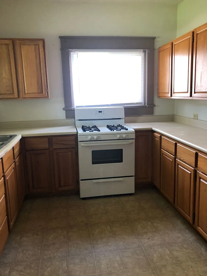 415 N Lincoln St — Photo 3