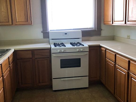 3rd image of 415 N Lincoln St