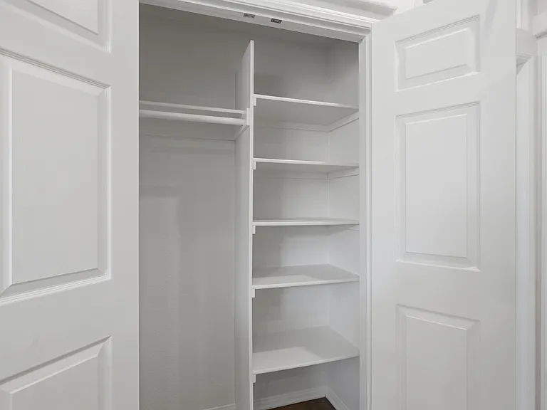 Bel Mondo Condos — Photo 31