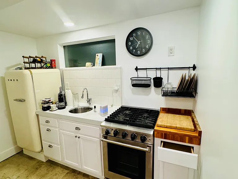 Maple Ave — Photo 4