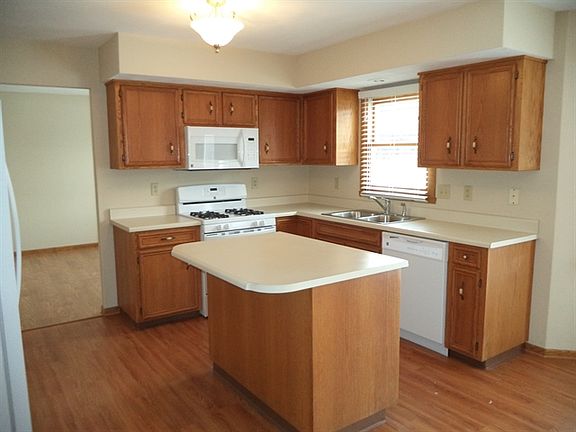3rd image of 8327 Woodbridge Ln