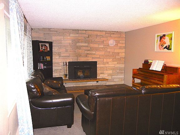 3rd image of 9218 47th Dr NE