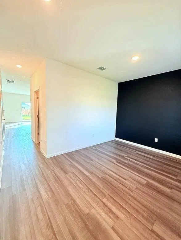 4 bed, 2.5 bath, 2338 sqft, $2,750 — Photo 2