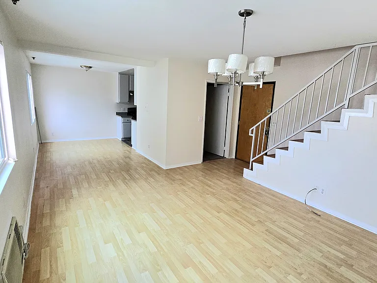 2251 Crenshaw Blvd #6 — Photo 1