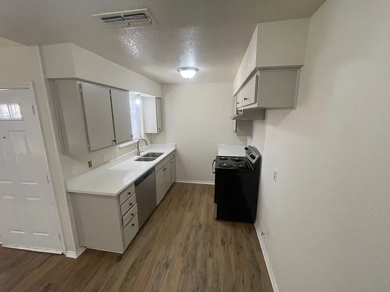 MTHLY - 3149 Tudor — Photo 11
