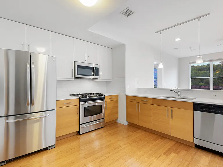 1325 Adams St #402 — Photo 6