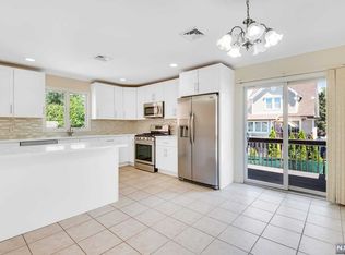710 Grove Ave #A, Cliffside Park, NJ 07010