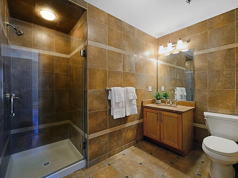 619 Adams St — Photo 10