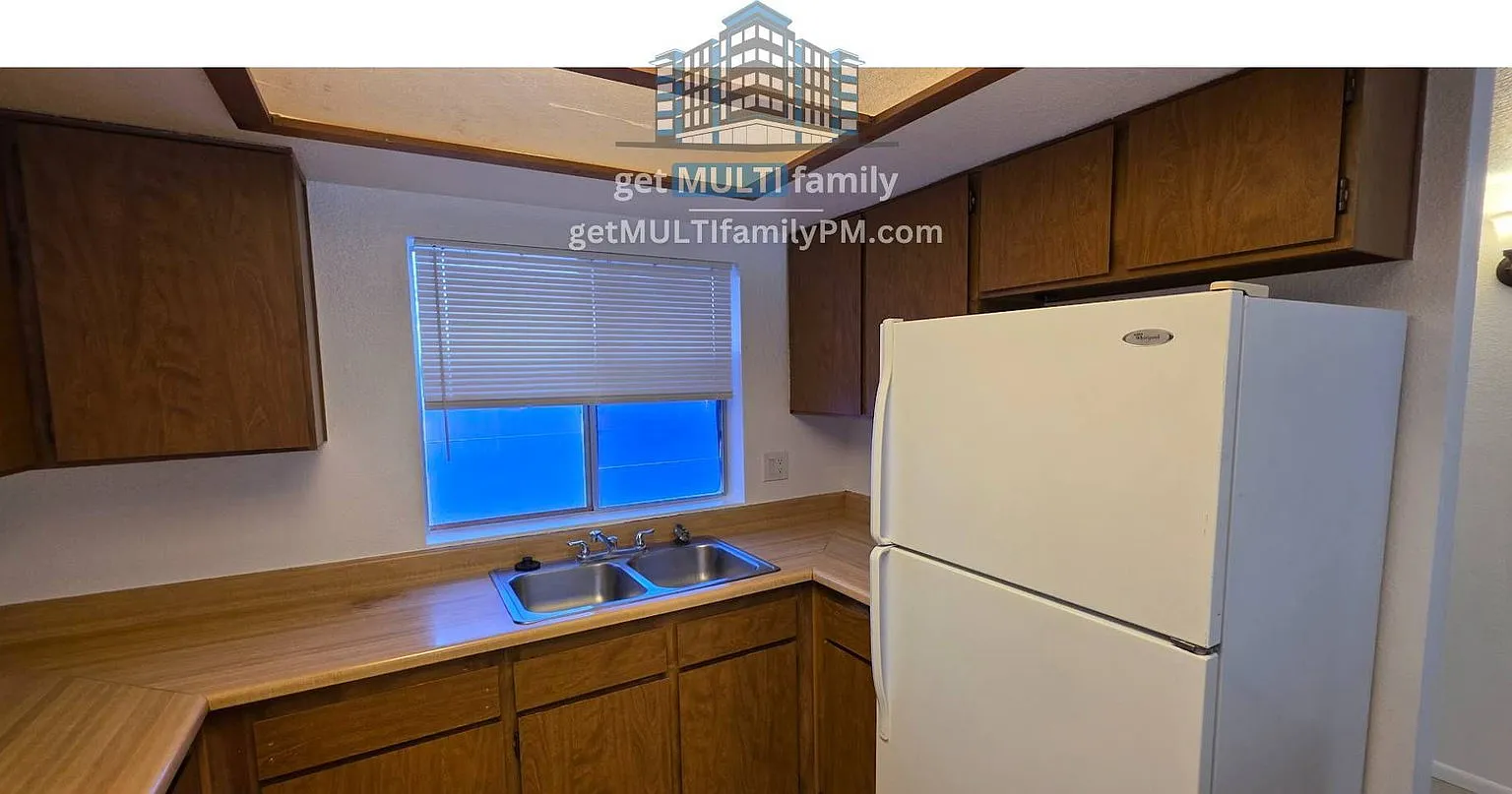 2 bed, 1.0 bath, 815 sqft, $995 — Photo 2