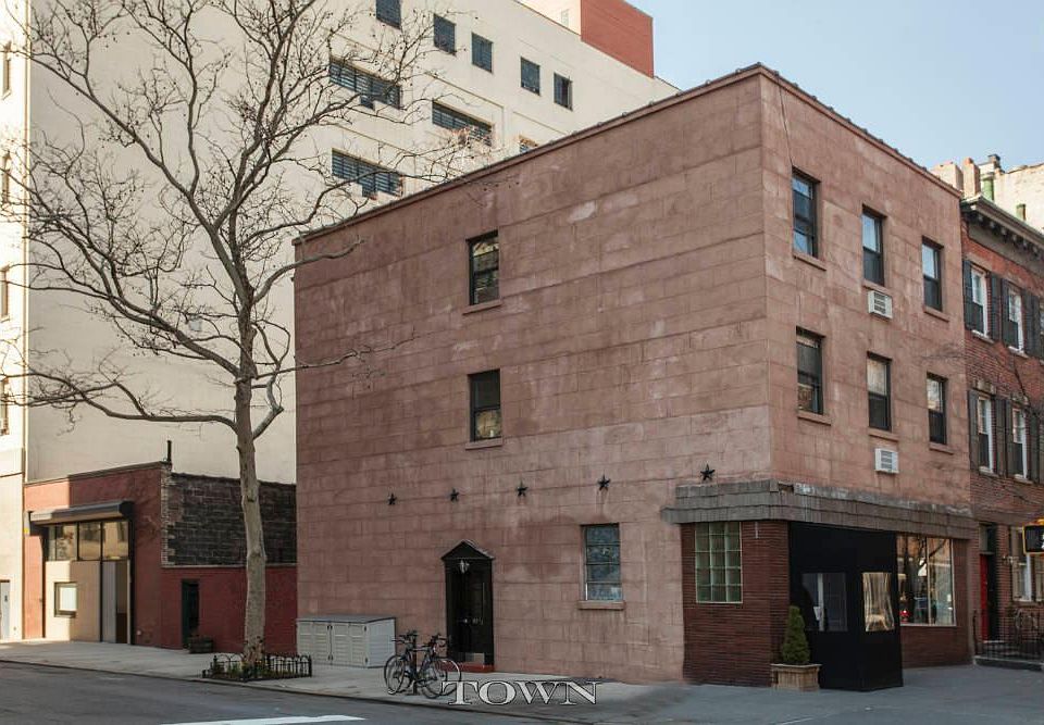 1st image of 447 Hudson St