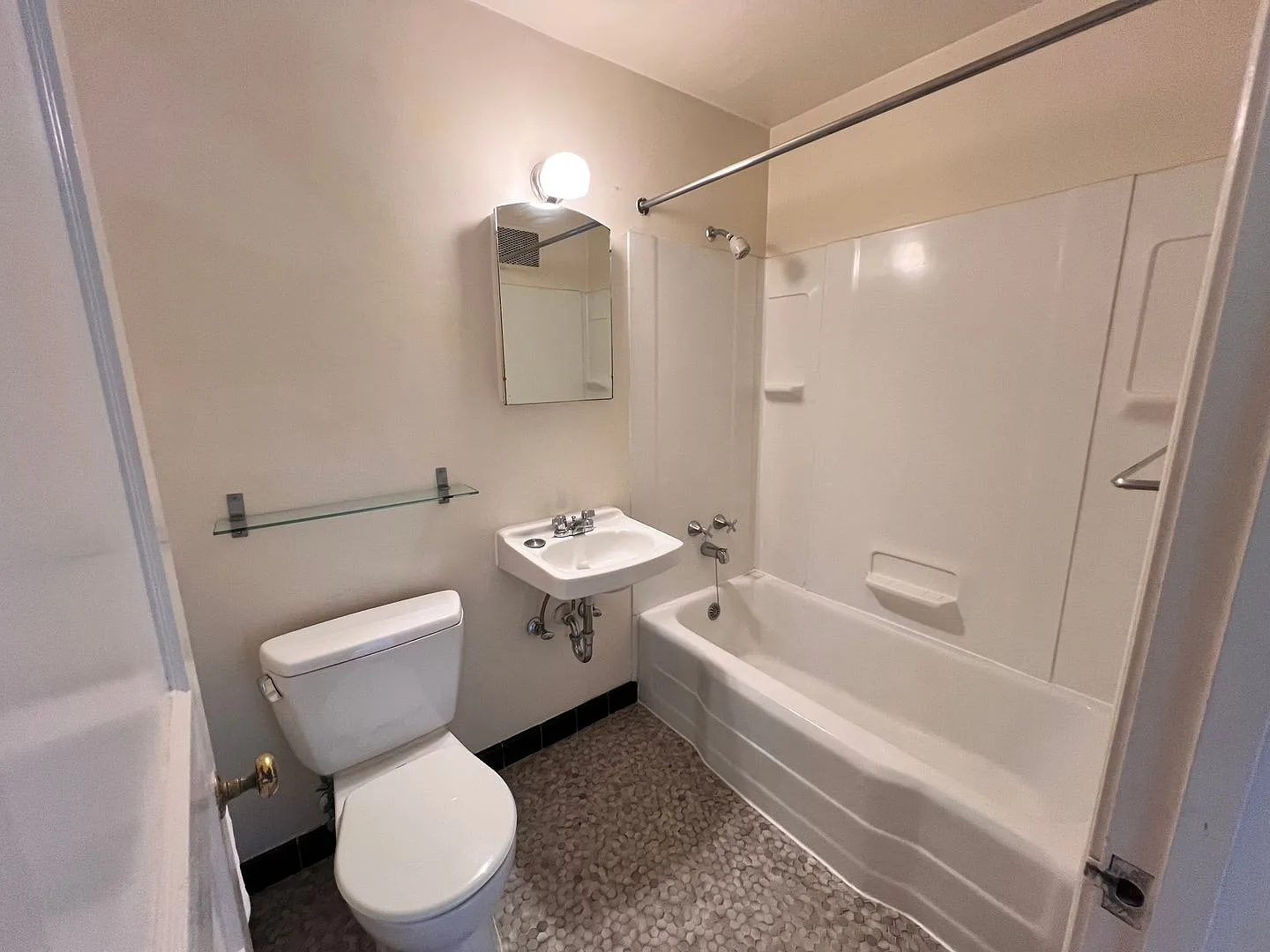 Green Lake Manor — Photo 4
