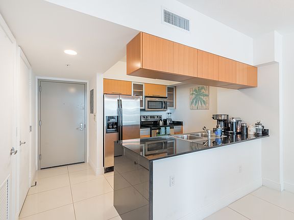 4th image of 1750 N Bayshore Dr APT 2005