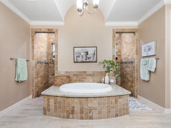 26214 Crown Ct, Montgomery, TX 77316