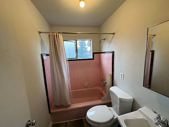 4th image of 461 Maple St APT C