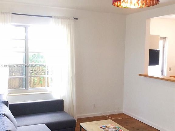 3rd image of 1520 Euclid Ave APT 6