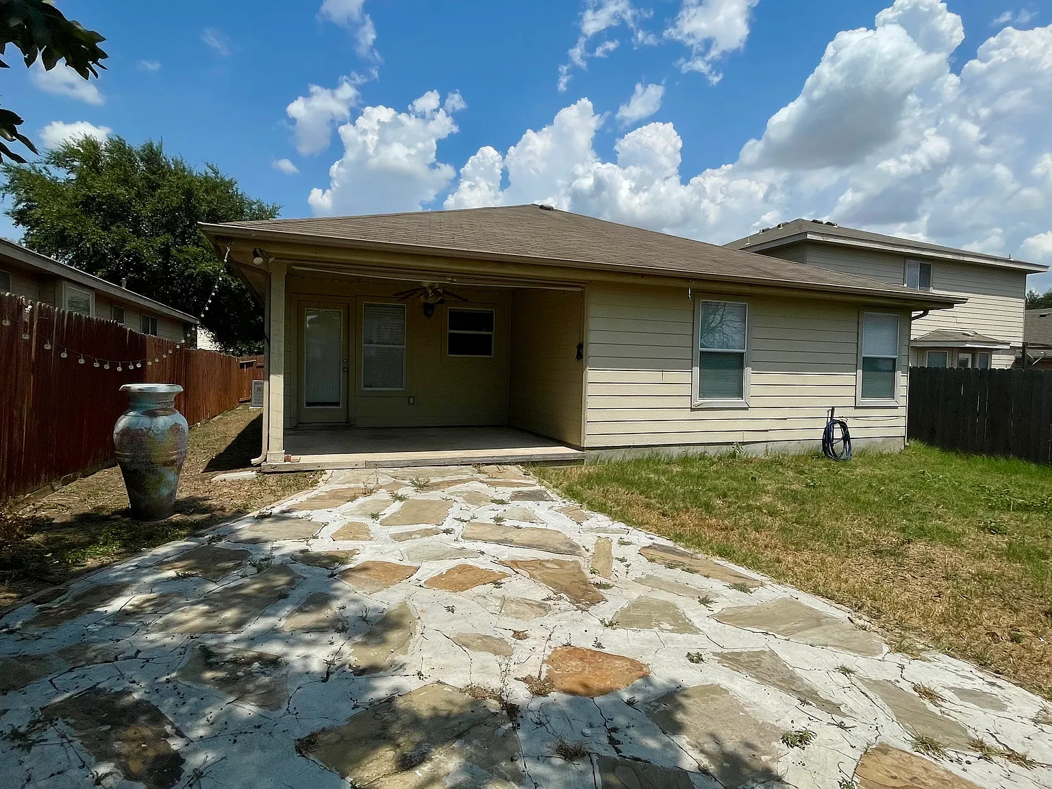 2444 Medina Dr — Photo 2