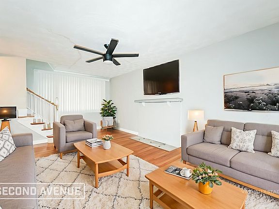 3rd image of 3107 Elroy Ave