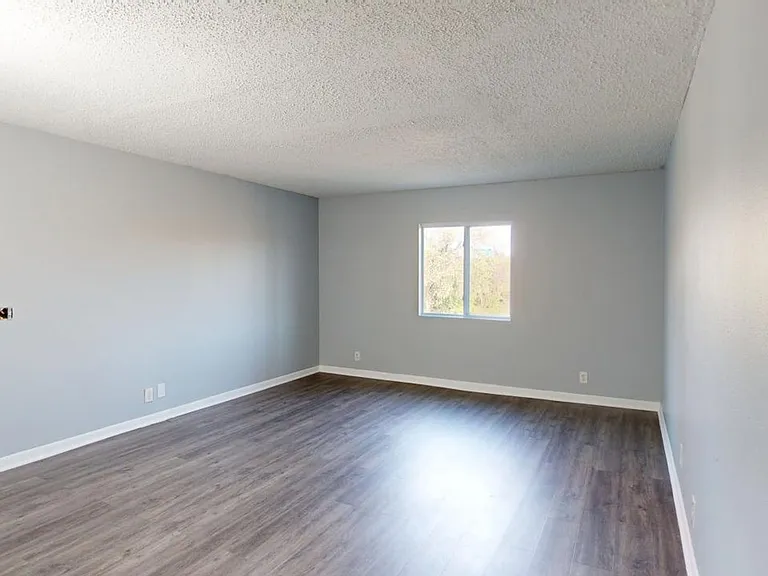 Pike Place Apartments — Photo 3