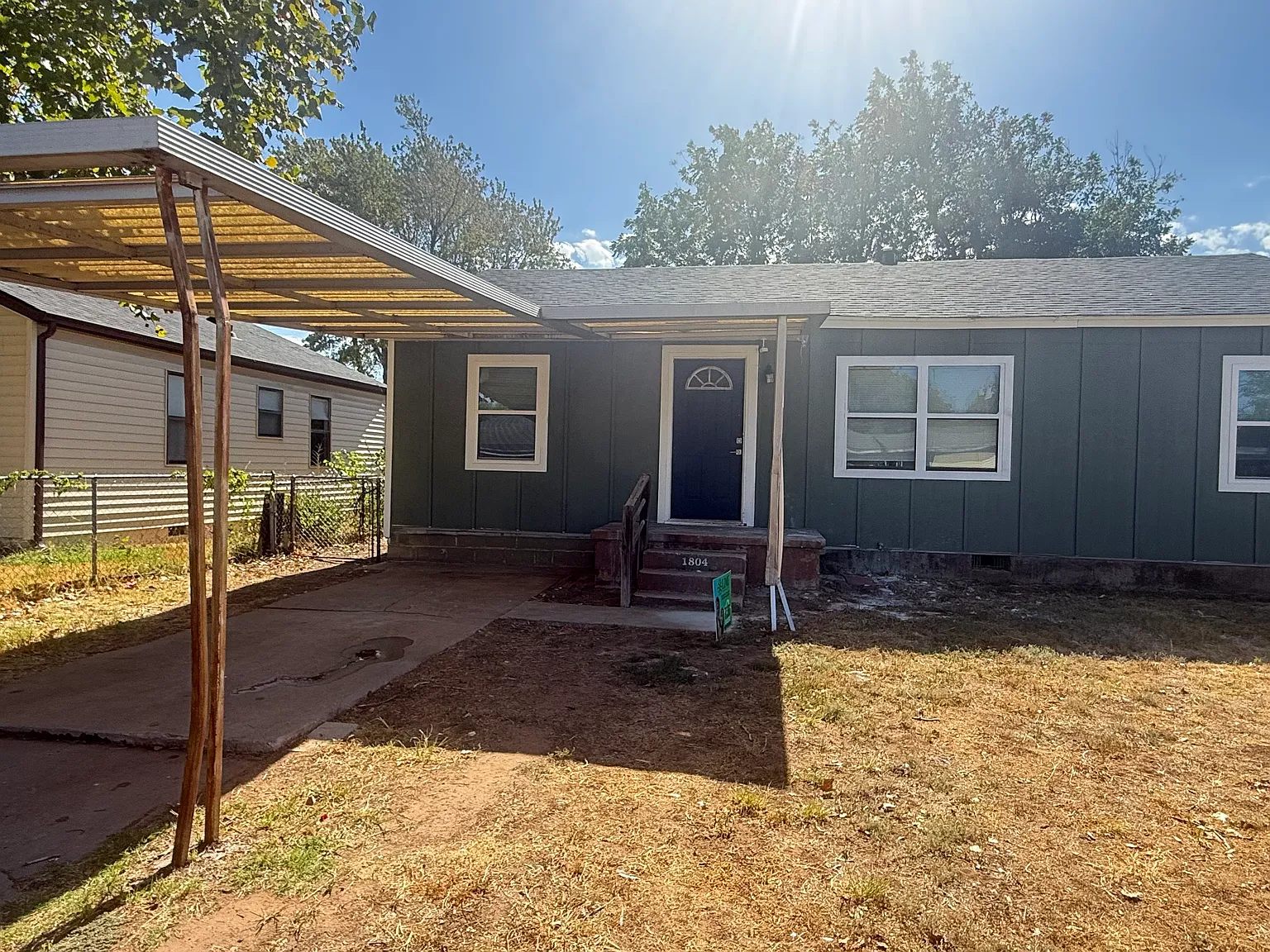 3 bed, 1000 sqft, $1,400 — Photo 2