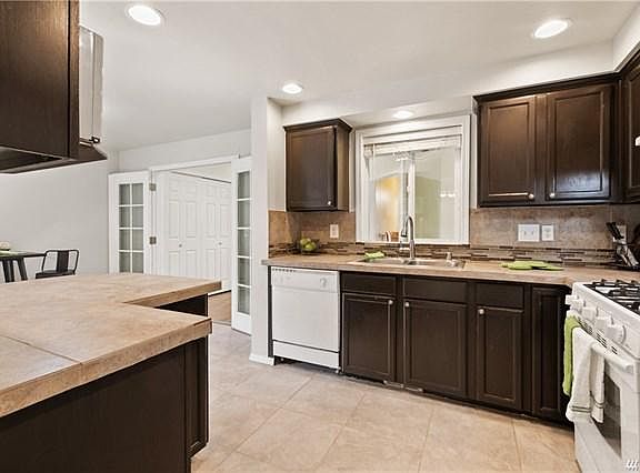 4th image of 1309 Cranberry Ct