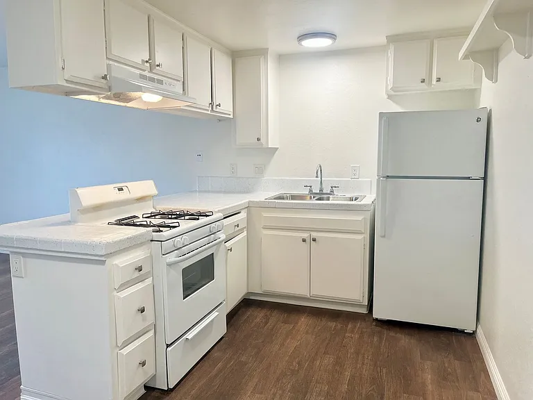 264 Avalon Dr — Photo 3