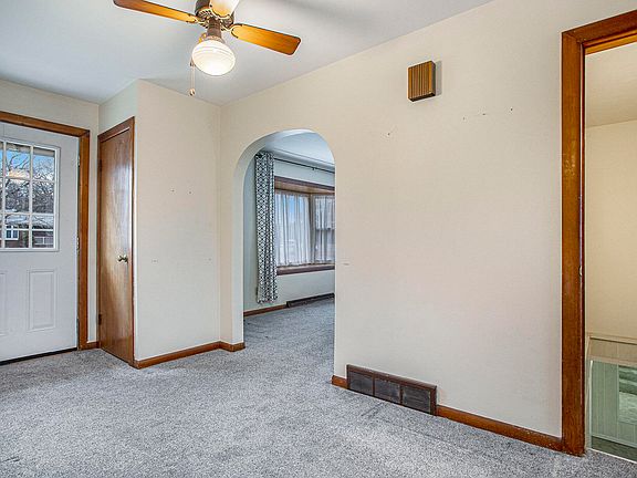 4th image of 130 Crosby Dr