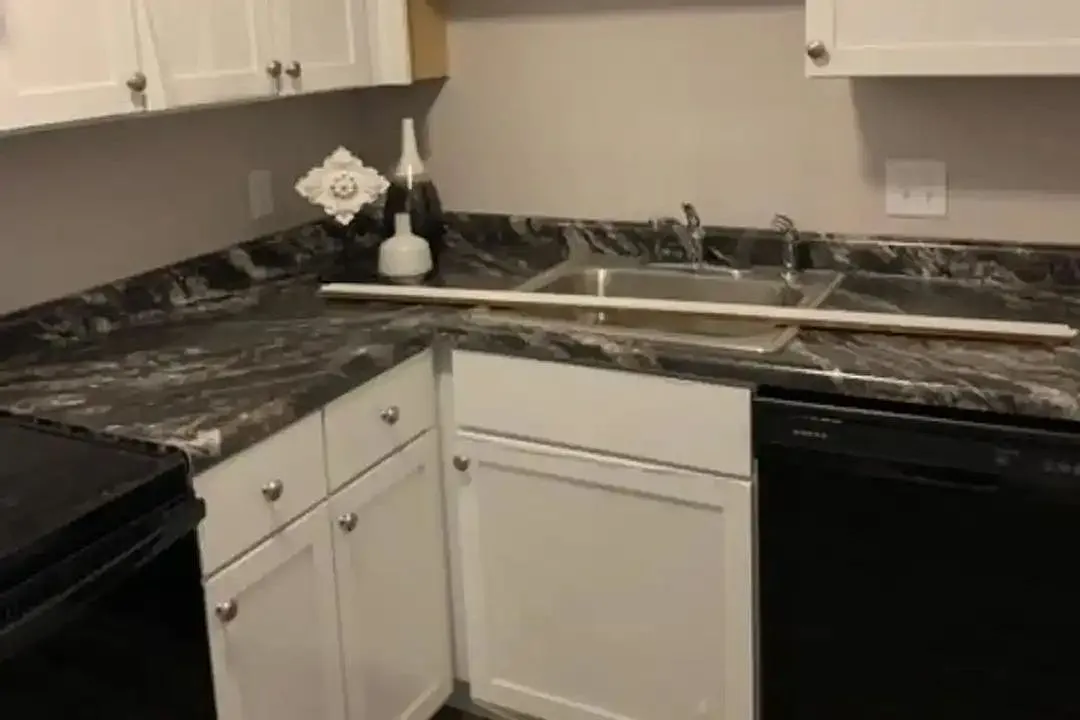 Westbrooke Village Apartments — Photo 3