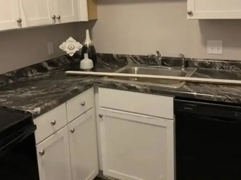 Westbrooke Village Apartments — Photo 7