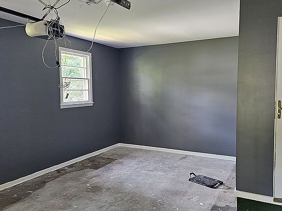 4th image of 409 Irene St