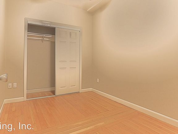 4th image of 5811 Mission St APT 04