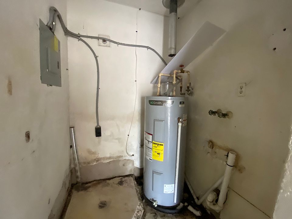 Utility Room (Washer & Dryer Hook-Ups)