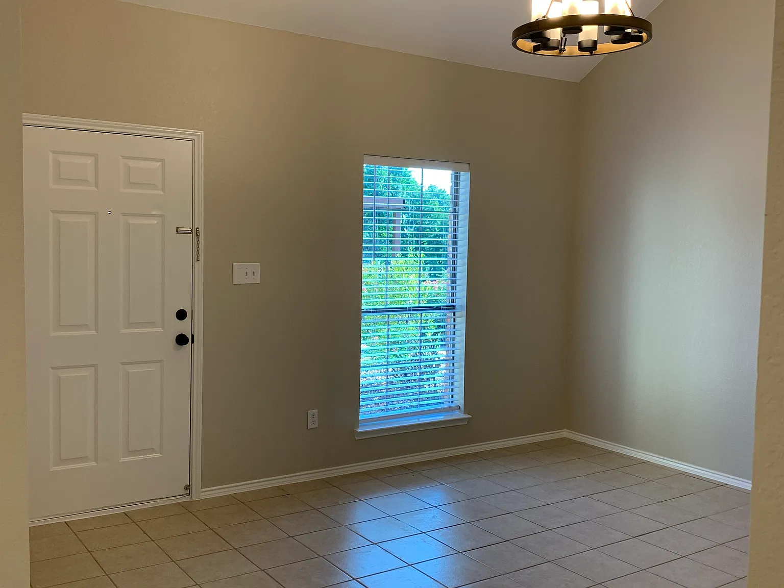 103 Lindas Creek Ln — Photo 3