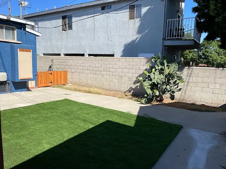 792 Termino Ave #B — Photo 8