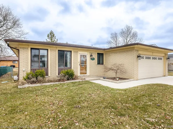 38648 Pinebrook Dr, Sterling Heights, MI 48310