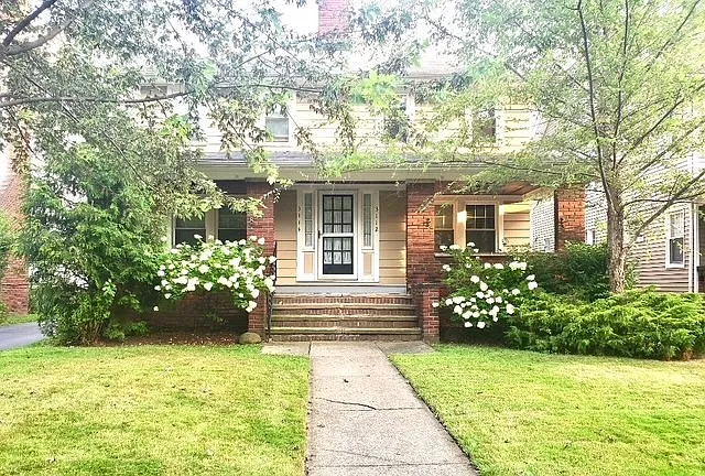 3114 E Derbyshire Rd