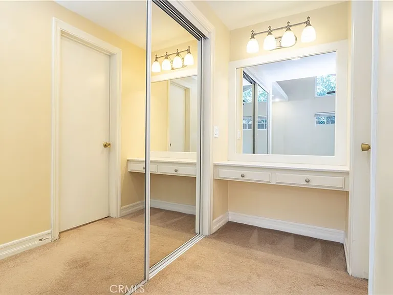 11761 Encino Ave — Photo 21