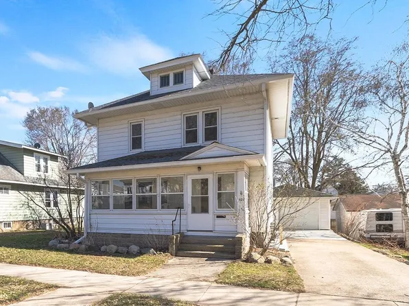 528 West Pleasant St, Portage, WI 53901