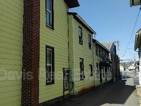 2nd image of 412 Main St APT 3