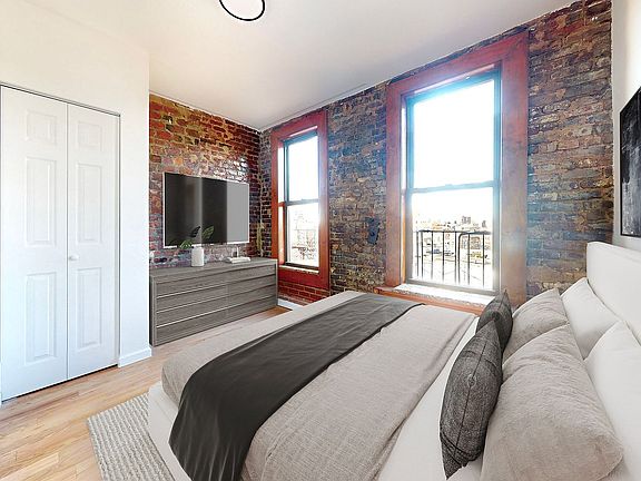 2nd image of 153 Norfolk St APT 5A