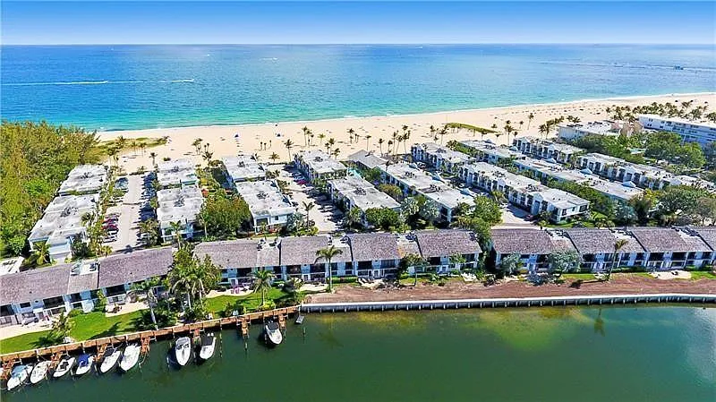 2 bed, 2.0 bath, 1273 sqft, $7,000 — Photo 2