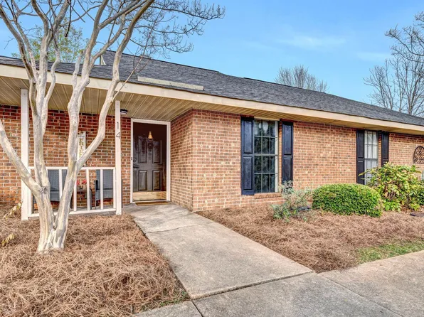 14 Forest Lake Dr, Simpsonville, SC 29681