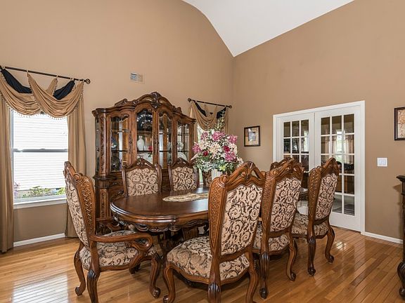 3rd image of 20 Summerfield Dr